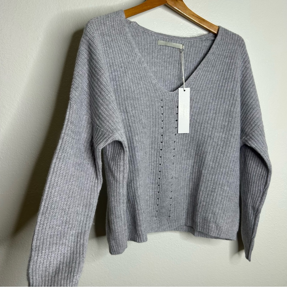 NWT 100% Cashmere Textured Ribbed V - Neck Pullover Gray Sweater Size XS - Picture 2 of 16